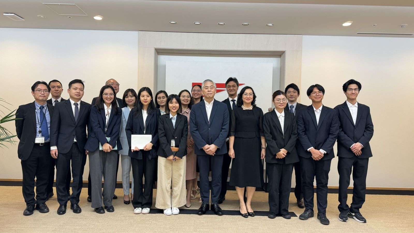 Tập đoàn Fast Retailing Uniqlo tiếp tục xây dựng kế hoạch phát triển tại Việt Nam