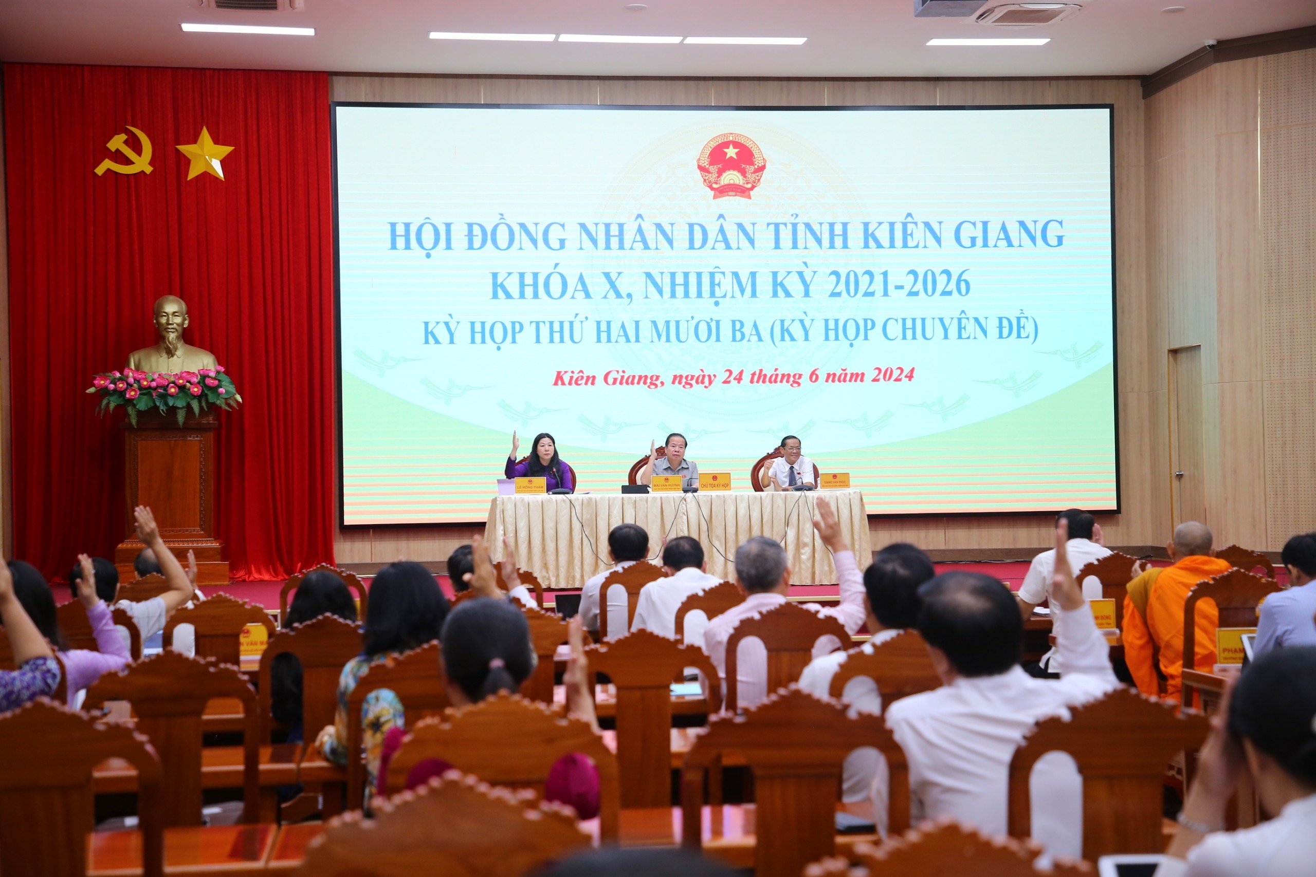 Hội đồng Nhân dân tỉnh Kiên Giang thông qua 8 Nghị quyết
