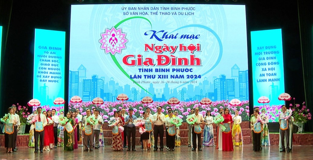 Nâng cao nhận thức của cộng đồng về xây dựng gia đình trong thời kỳ công nghiệp hóa, hiện đại hóa