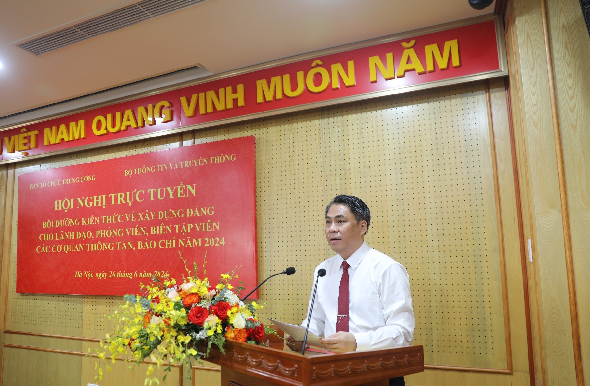 Bồi dưỡng kiến thức về xây dựng đảng cho phóng viên các cơ quan báo chí