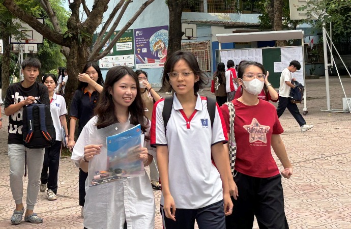 Thi tốt nghiệp THPT 2024 Đề thi tổ hợp bám sát chương trình học, phân loại tốt