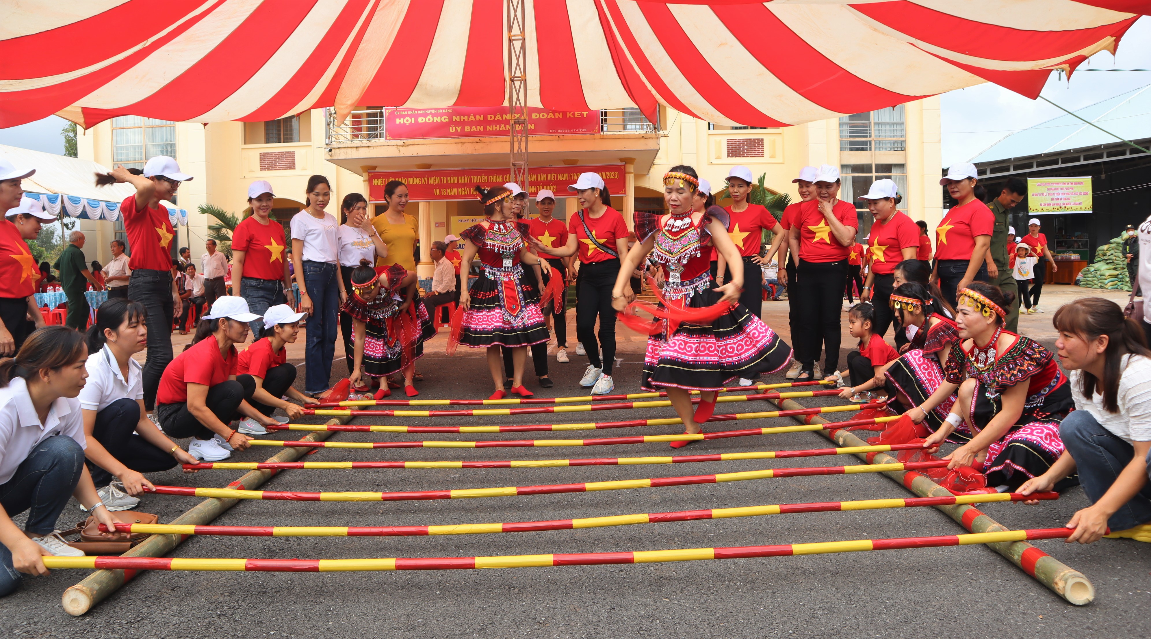 Xây dựng con người Bình Phước phát triển toàn diện, có đầy đủ những phẩm chất tốt đẹp của con người Việt Nam