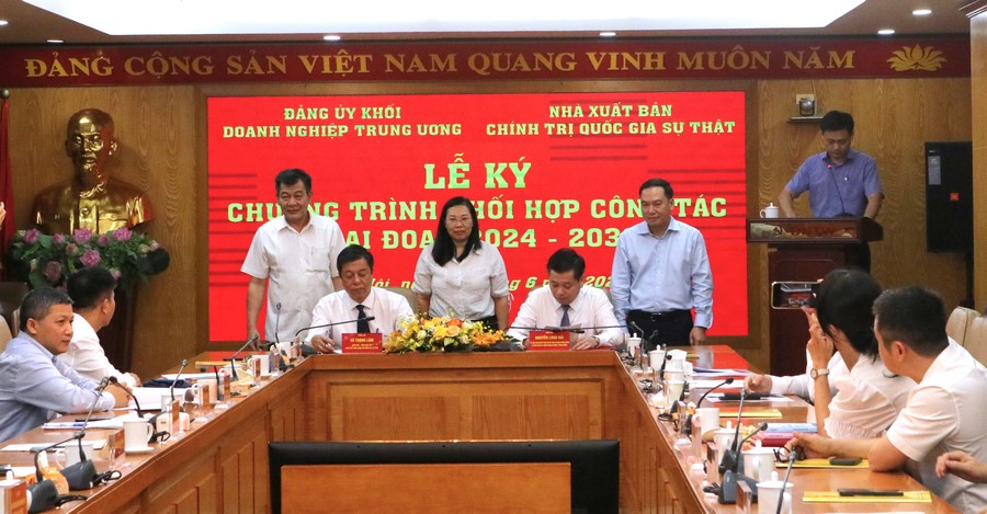 Phối hợp xuất bản sách, tài liệu hướng dẫn nghiệp vụ công tác xây dựng Đảng