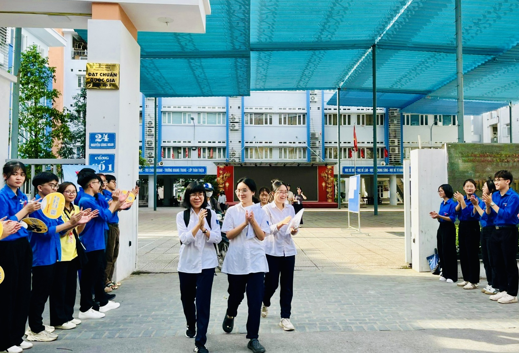 Kỳ thi tốt nghiệp PTTH 2024 tại các điểm thi quận Ba Đình Hà Nội đã kết thúc an toàn