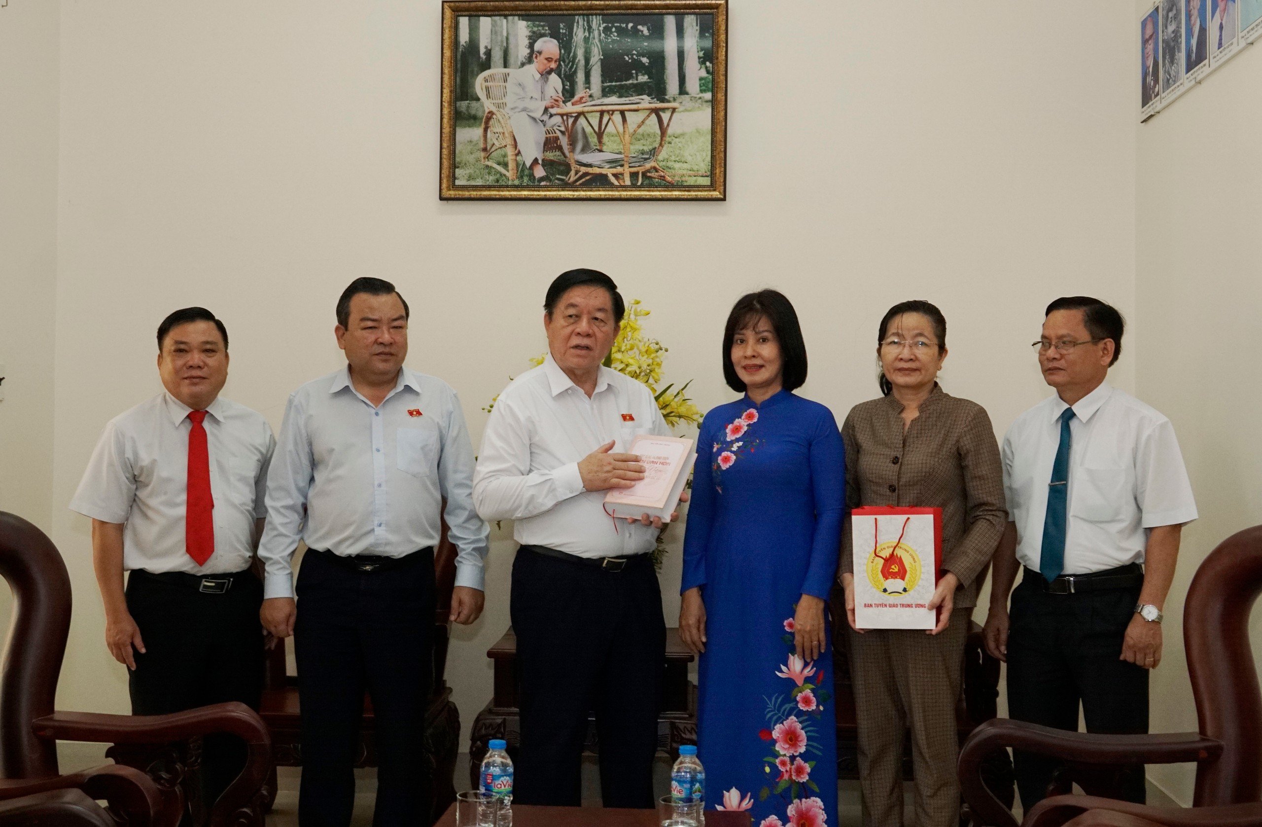 Nắm chắc tình hình dư luận xã hội, tư tưởng cán bộ, đảng viên và Nhân dân