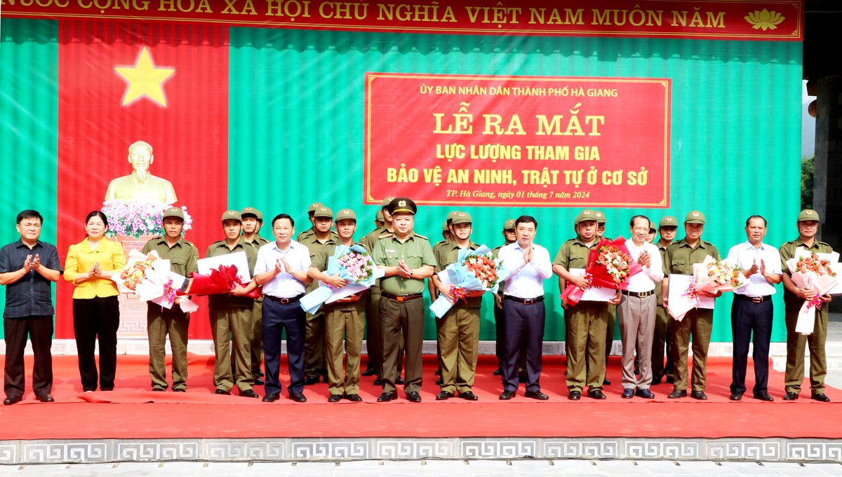 Hà Giang Ra mắt lực lượng tham gia bảo vệ an ninh trật tự ở cơ sở