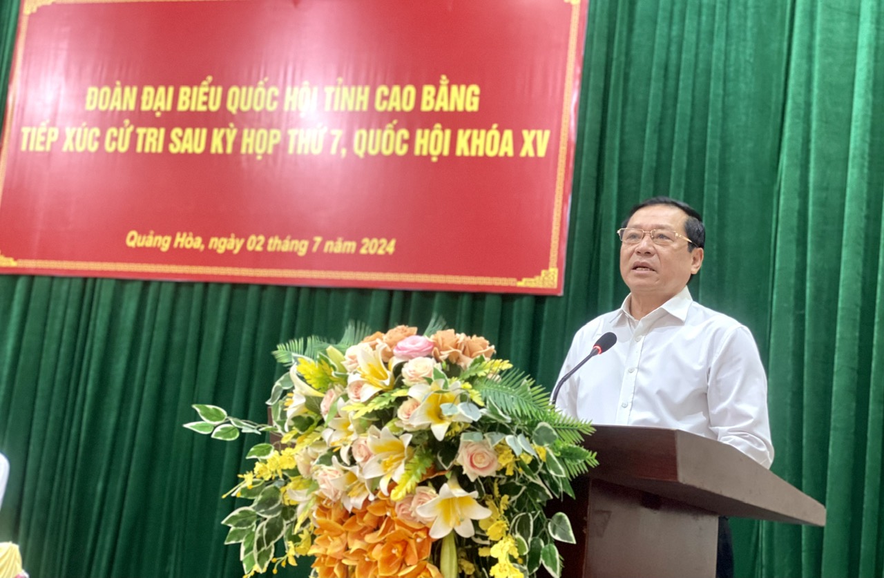 Đồng chí Lại Xuân Môn tiếp xúc cử tri tại tỉnh Cao Bằng