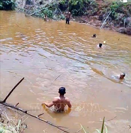 Hai cháu nhỏ đuối nước do tắm ao