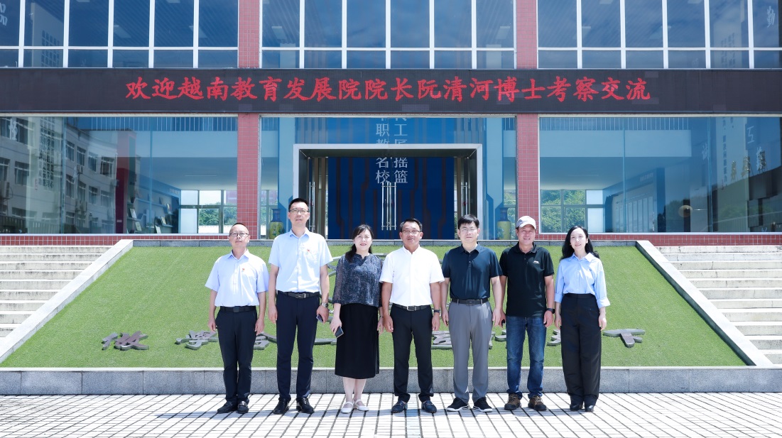 Viện Phát triển Giáo dục Việt Nam thăm và làm việc với Tập đoàn Giáo dục Huệ Linh – Lạc Sơn Trung Quốc