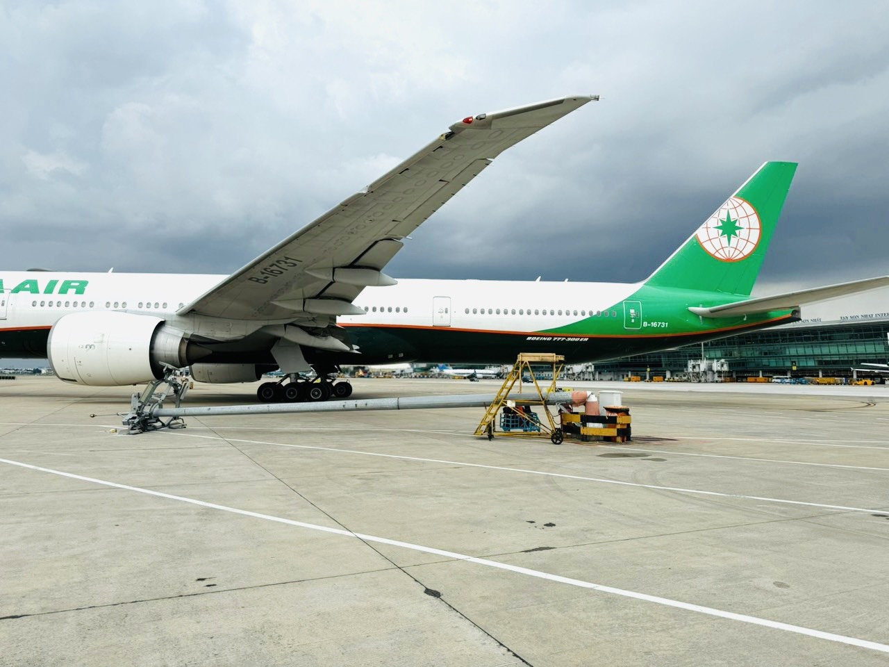 Máy bay Eva Air gặp sự cố khi lăn bánh tại sân bay Tân Sơn Nhất
