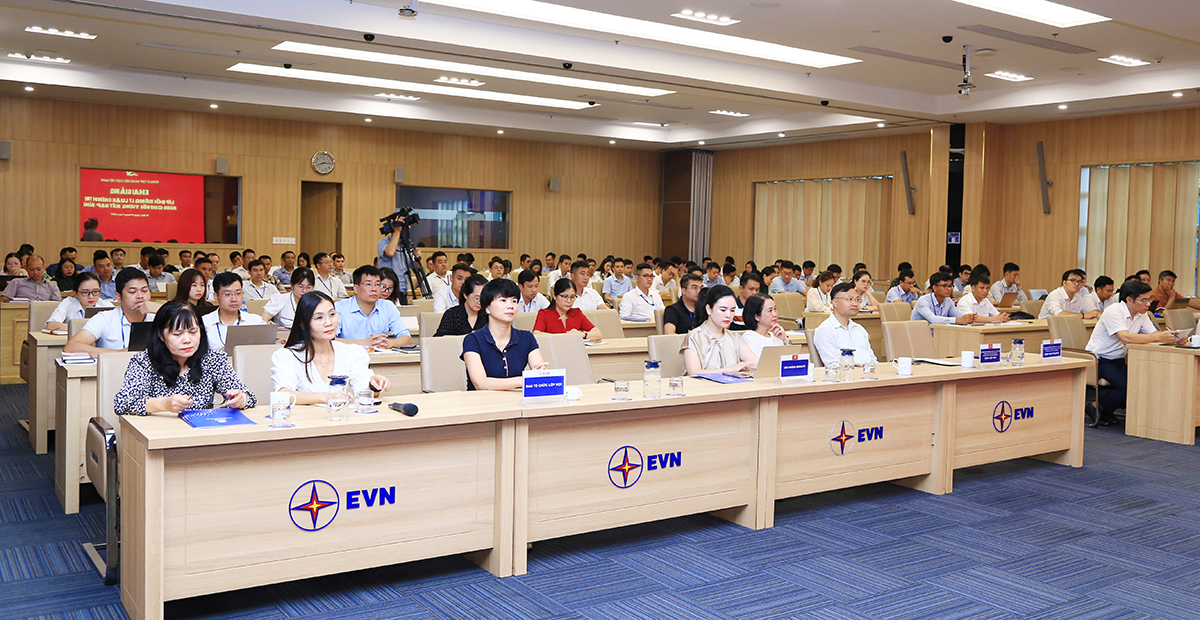 Đảng ủy EVN tổ chức Lớp bồi dưỡng lý luận chính trị cho đối tượng kết nạp Đảng