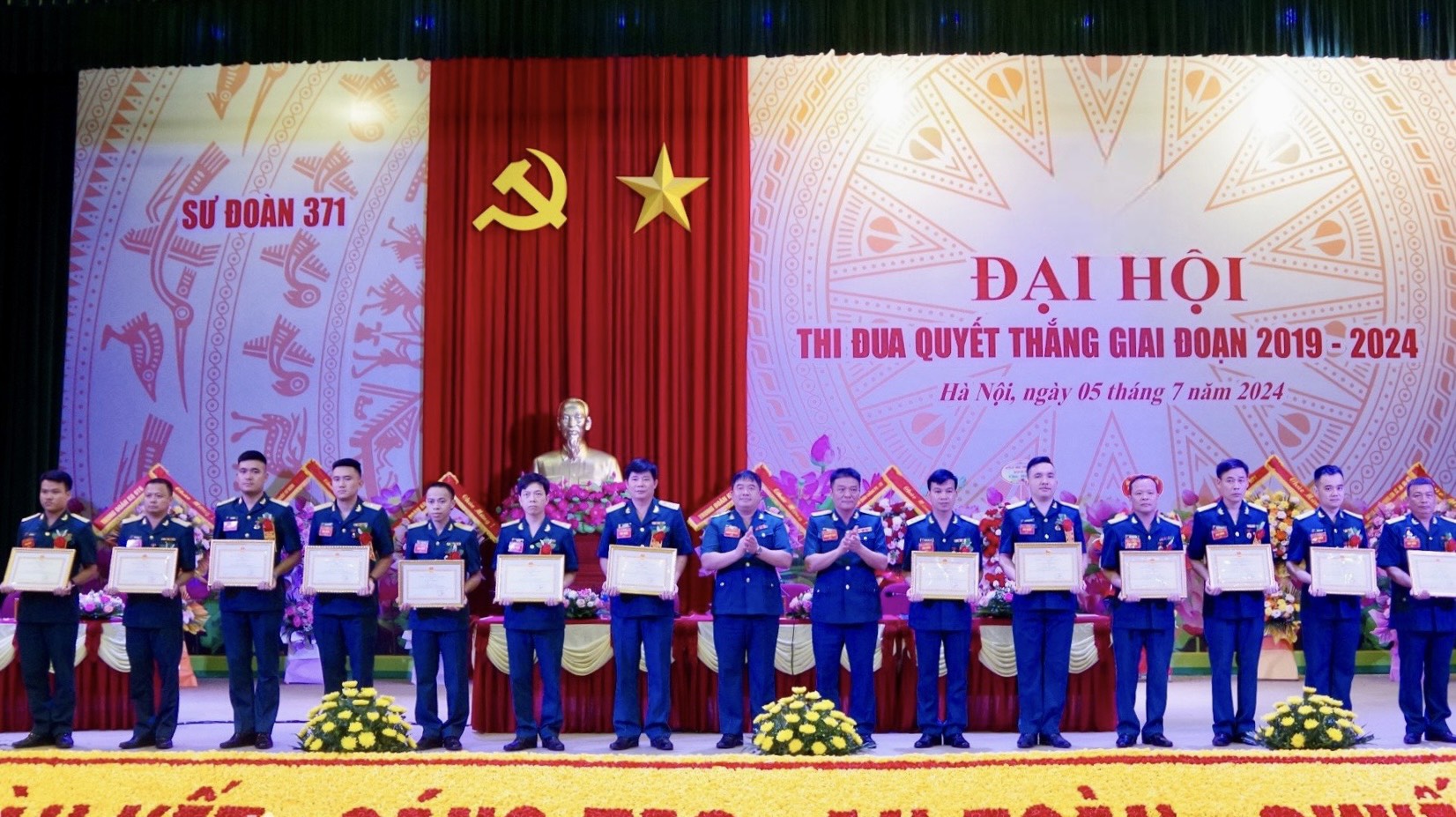 Sư đoàn Không quân 371 tiếp tục thực hiện tốt phong trào Thi đua Quyết thắng