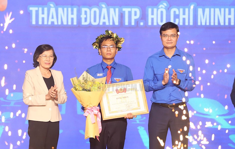 Thí sinh Nguyễn Linh Phong giành giải Nhất hội thi Báo cáo viên giỏi toàn quốc
