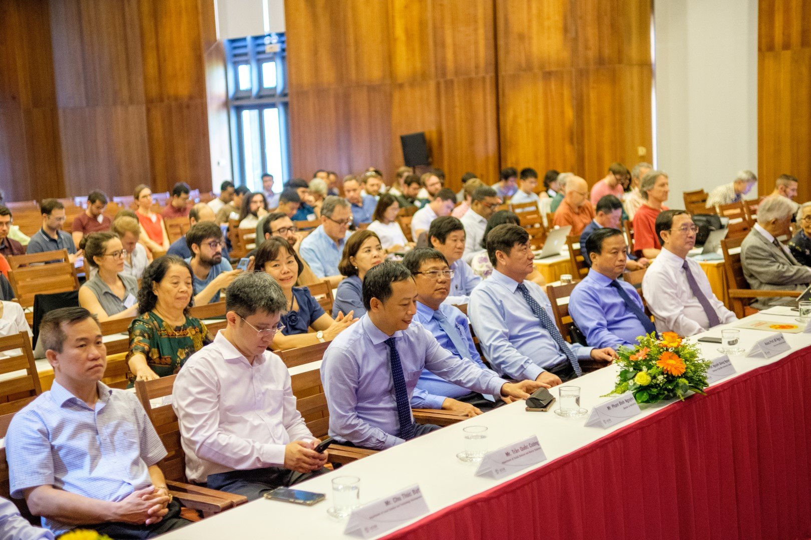 Các nhà khoa học thế giới thảo luận về vật lý, vũ trụ học tại Quy Nhơn