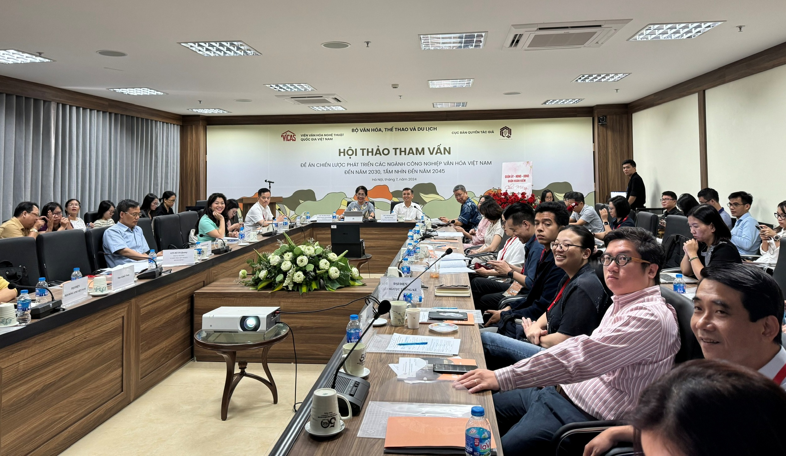 Thúc đẩy phát triển các ngành công nghiệp văn hóa Việt Nam