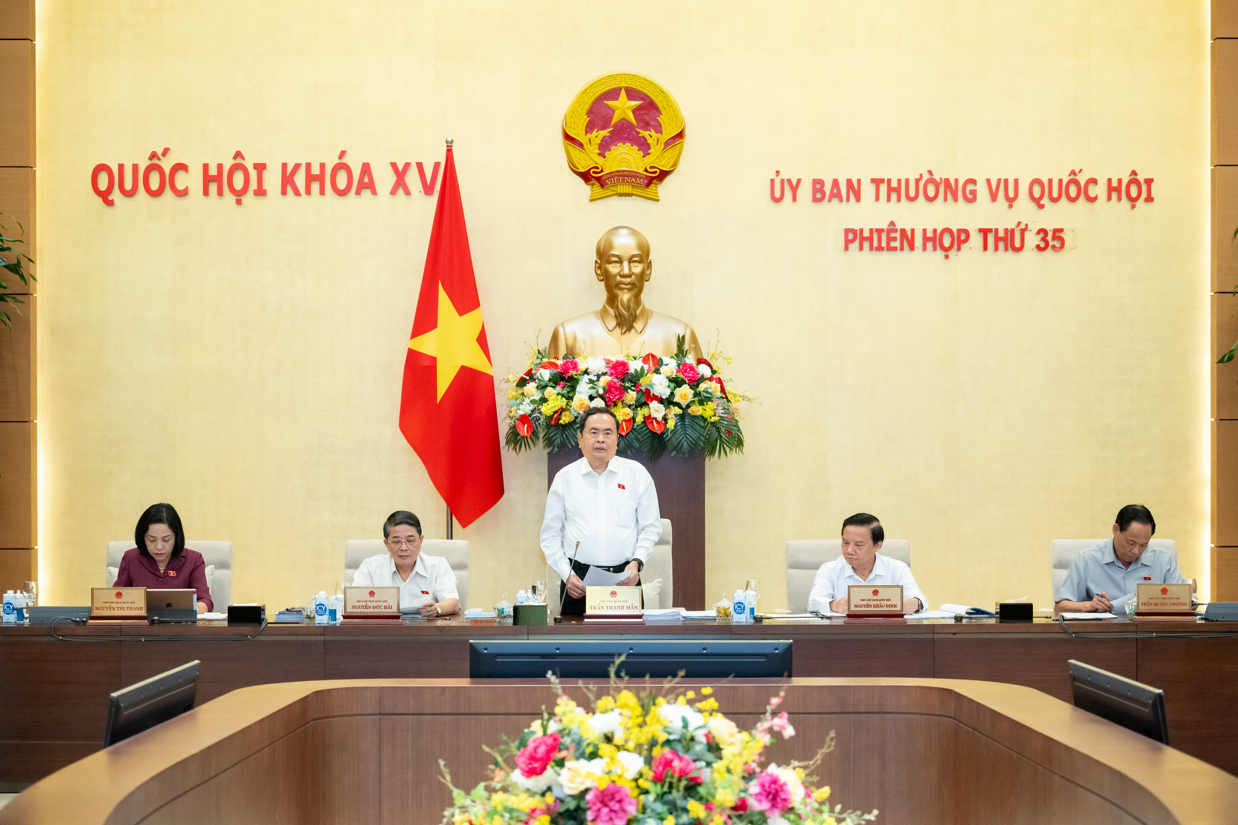 Khai mạc phiên họp thứ 35 của Ủy ban Thường vụ Quốc hội
