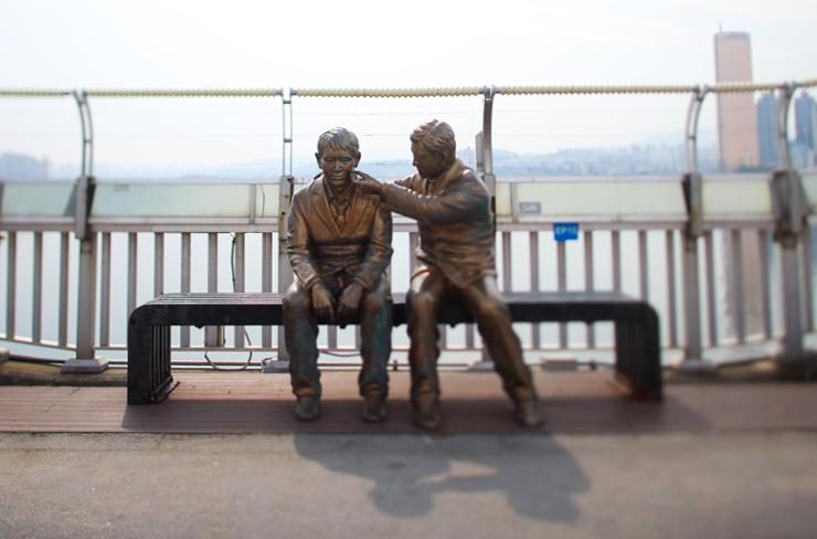 Tại sao “giáo dục phòng chống tự tử” trở thành chương trình bắt buộc ở Hàn Quốc