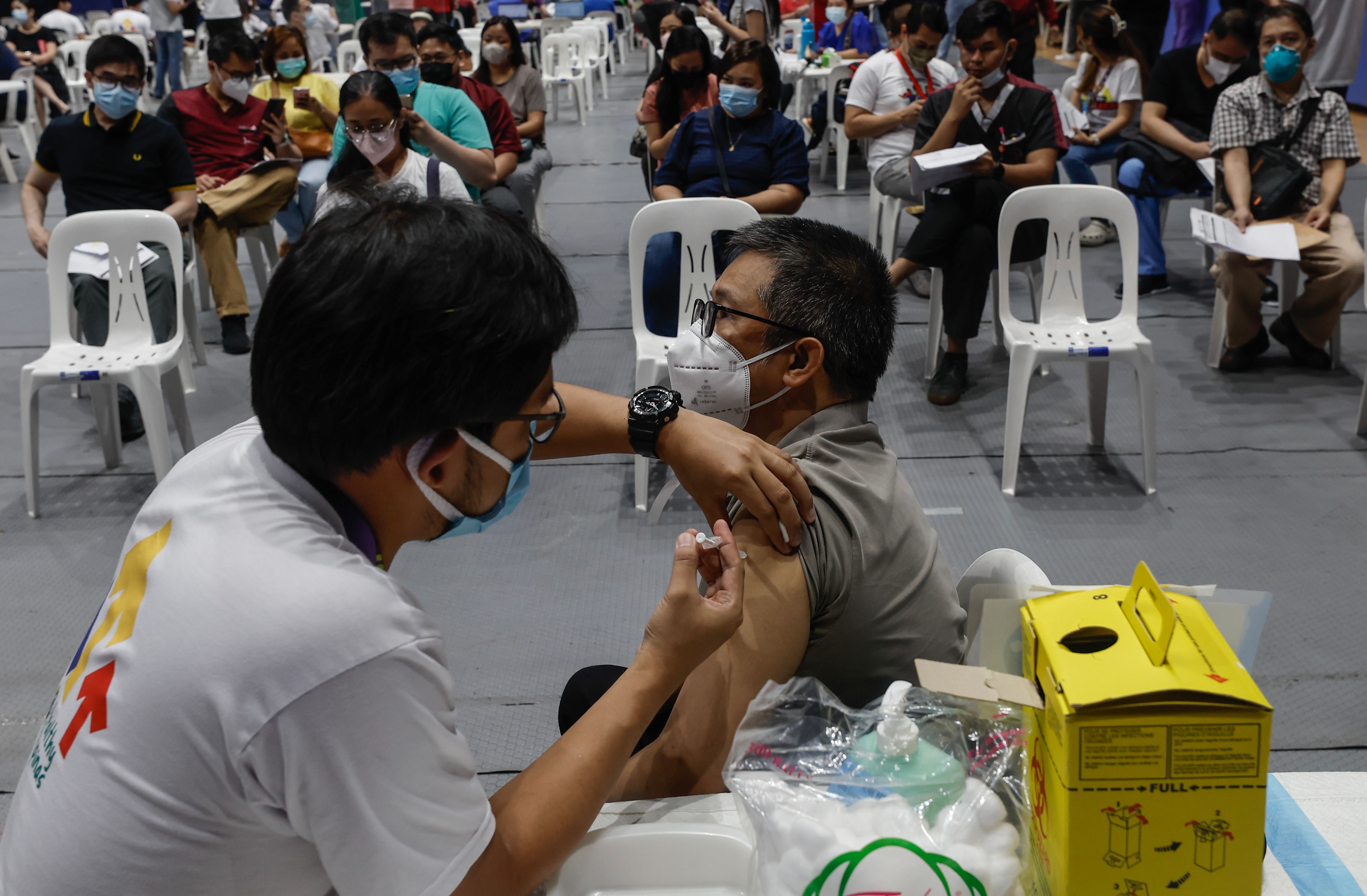 Vẫn có 1 700 ca tử vong mỗi tuần vì COVID-19