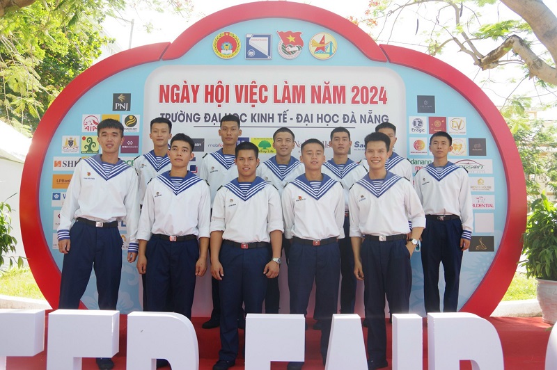 Hàng nghìn bạn trẻ tham gia Ngày hội việc làm tại Đà Nẵng