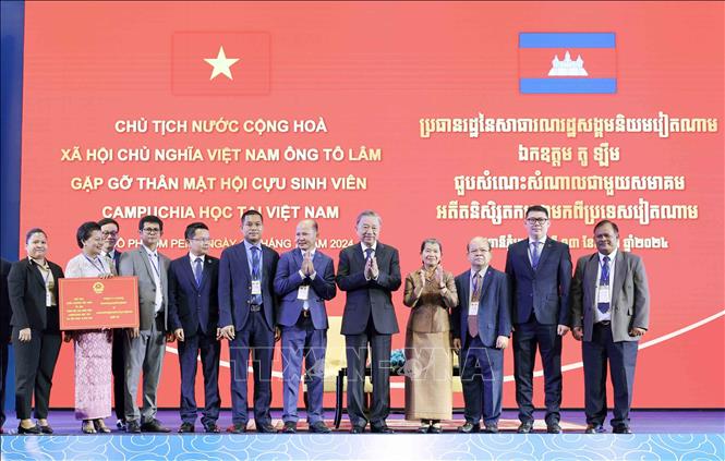 Luôn là nhịp cầu kết nối vững chắc quan hệ Việt Nam - Campuchia