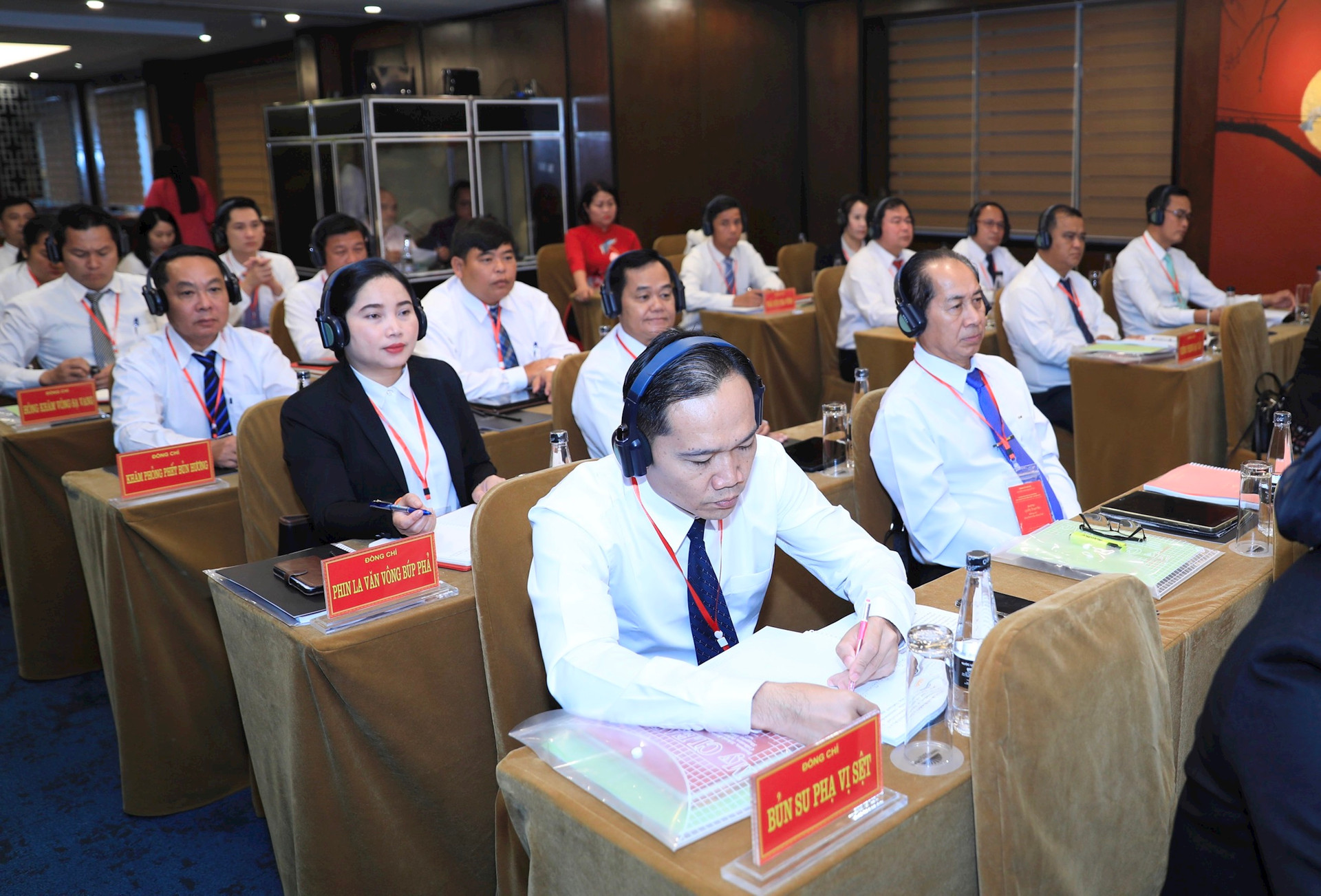 Thành uỷ Hà Nội giúp thủ đô Viêng Chăn Lào đào tạo, bồi dưỡng cán bộ