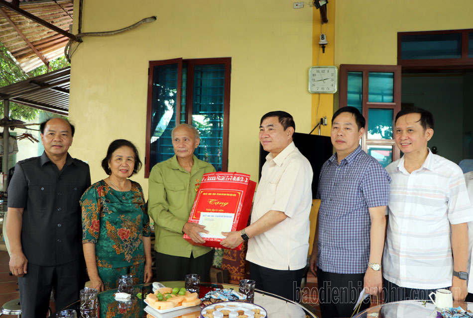 Lãnh đạo tỉnh Điện Biên thăm hỏi, tri ân các gia đình chính sách nhân dịp 27 7