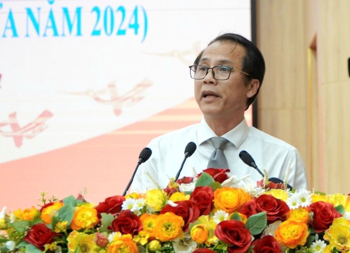 Cử tri Kiên Giang đề nghị làm rõ phải tự mua thuốc ngoài dù có BHYT