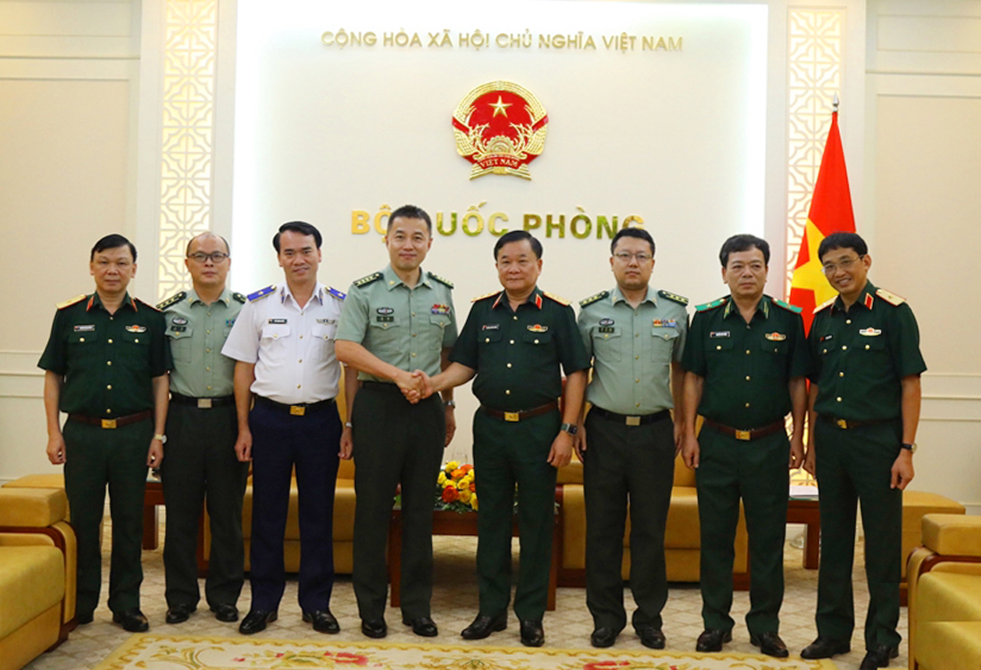 Thượng tướng Hoàng Xuân Chiến tiếp Quốc vụ khanh Quốc phòng Áo, Tùy viên Quốc phòng Trung Quốc tại Việt Nam