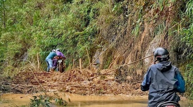 Yên Bái Mưa lớn làm sạt lở 15 điểm trên Quốc lộ 32