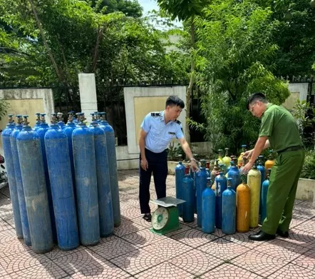 Hà Nội Phát hiện hơn 50 bình khí N2O không rõ nguồn gốc, xuất xứ