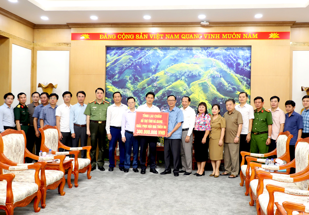 Lai Châu Trao kinh phí hỗ trợ Hà Giang khắc phục hậu quả thiên tai