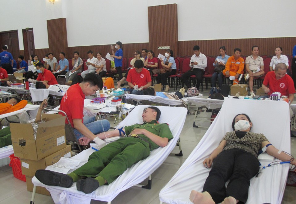 Trên 1 000 người tại Long An tham gia Chương trình “Hành trình đỏ”