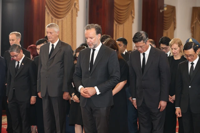 Các Tổng lãnh sự quán tại Thành phố Hồ Chí Minh viếng Tổng Bí thư Nguyễn Phú Trọng