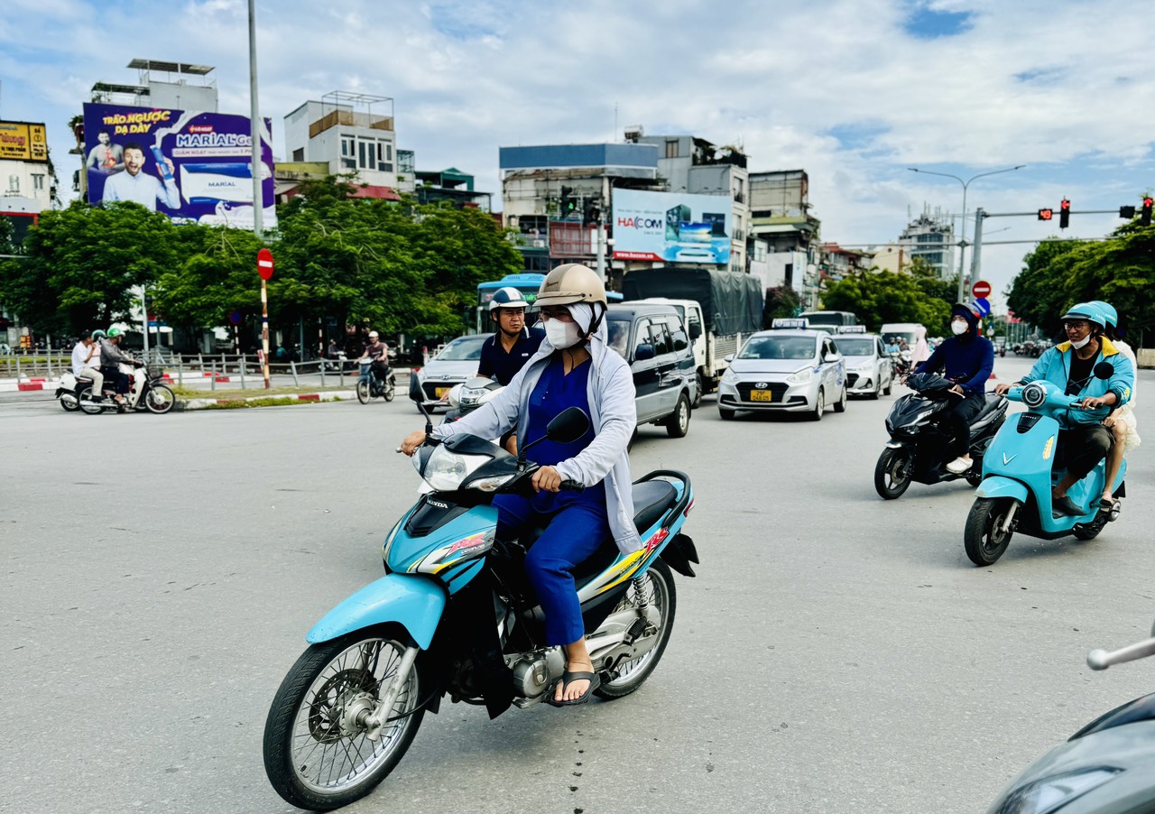 Miền Bắc tiếp tục nắng nóng gay gắt, trước khi đón mưa lớn diện rộng