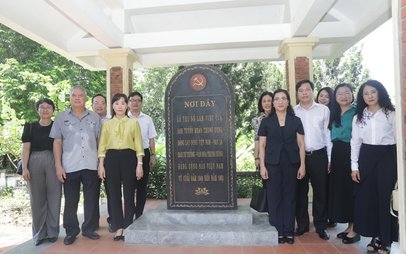 Đoàn Ban Tuyên giáo Trung ương về nguồn tại Tuyên Quang