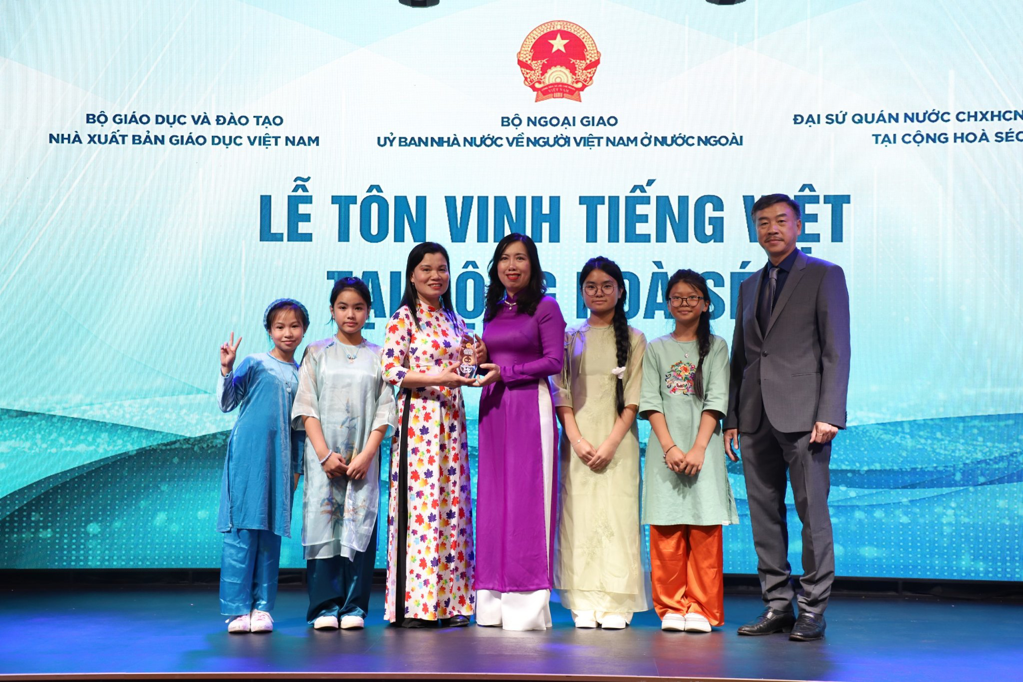 Tôn vinh tiếng Việt trong cộng đồng người Việt Nam tại Séc