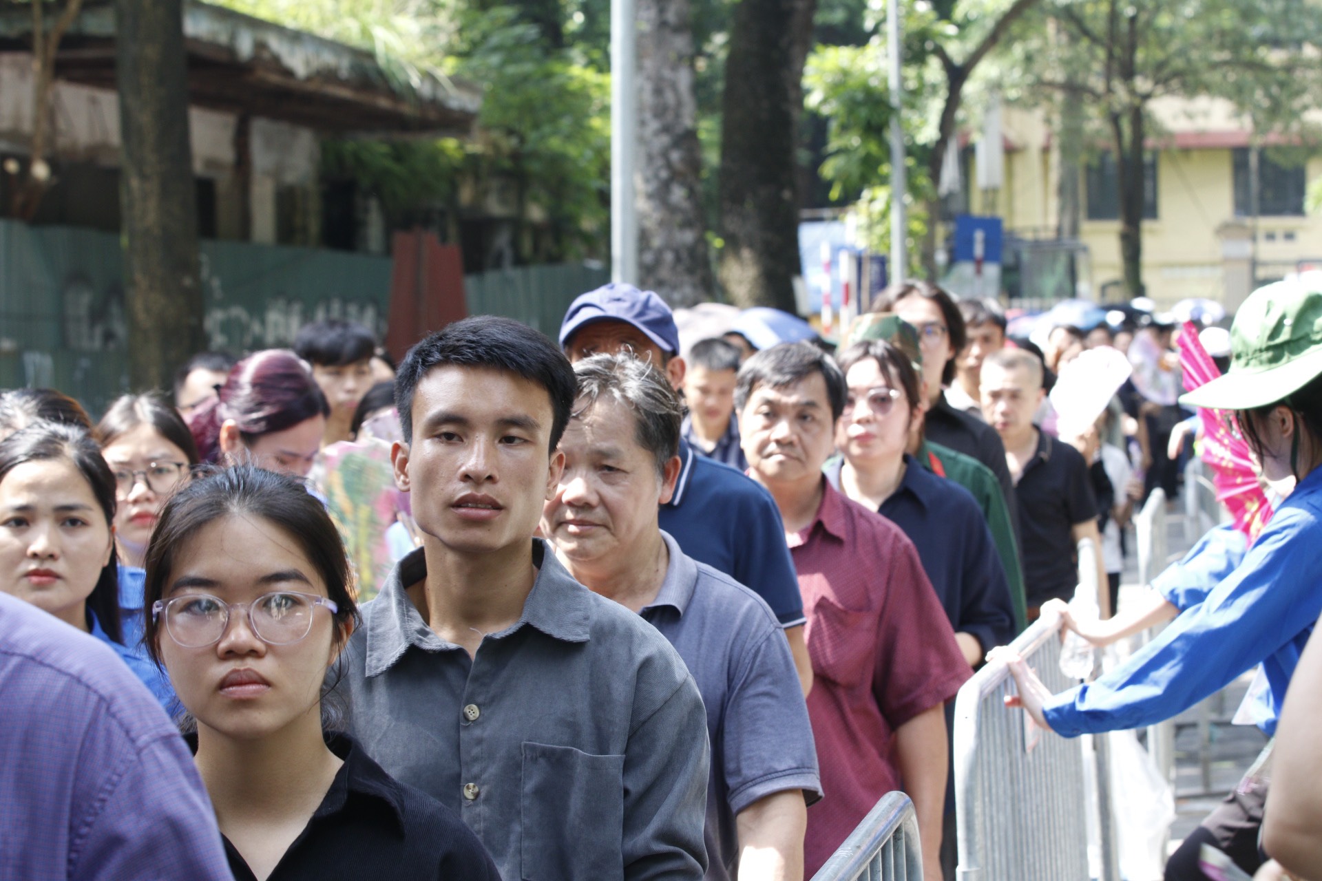 Đông đảo nhân dân xếp hàng vào viếng Tổng Bí thư Nguyễn Phú Trọng