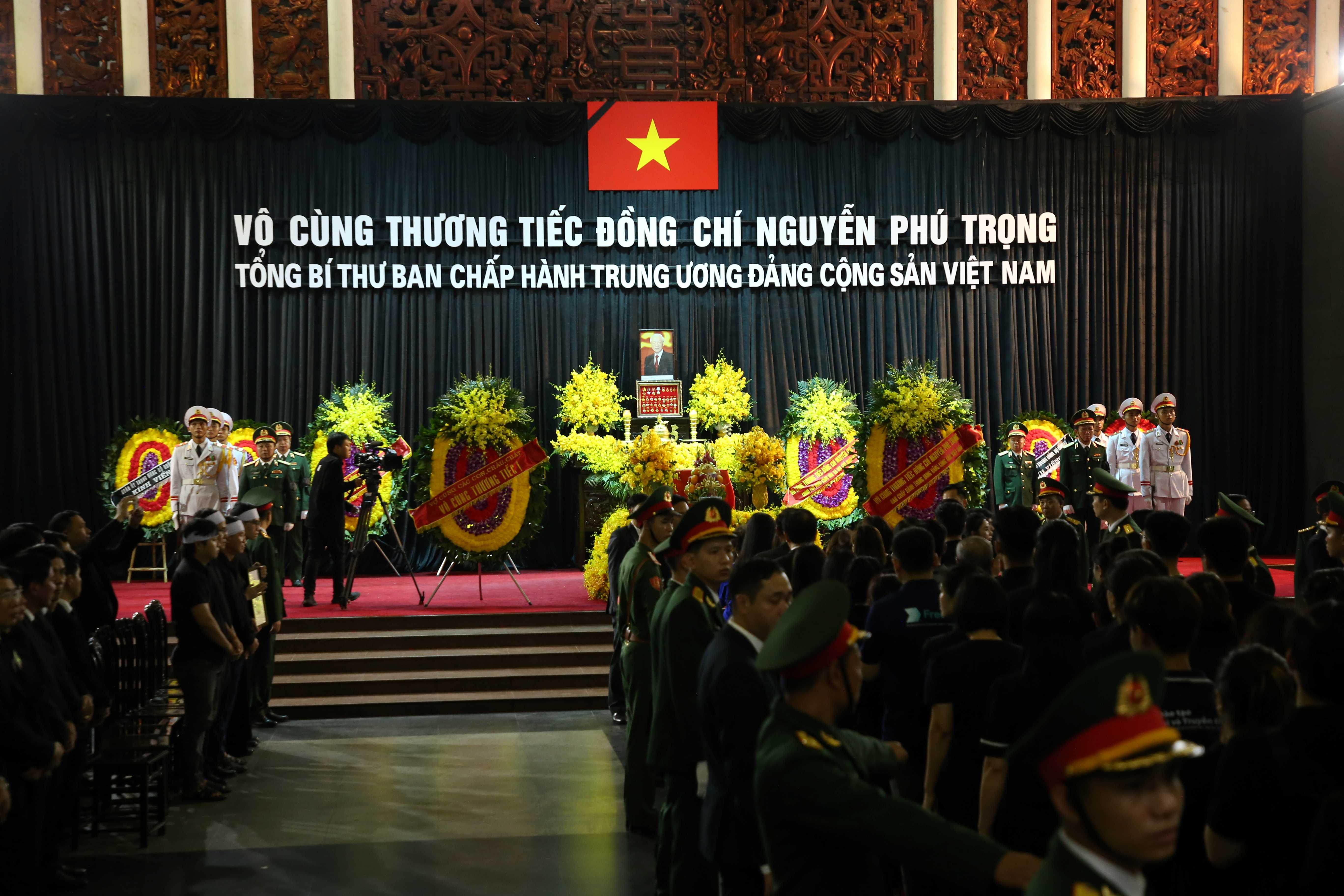 Hơn 5 600 đoàn trong nước và quốc tế đến viếng Tổng Bí thư Nguyễn Phú Trọng