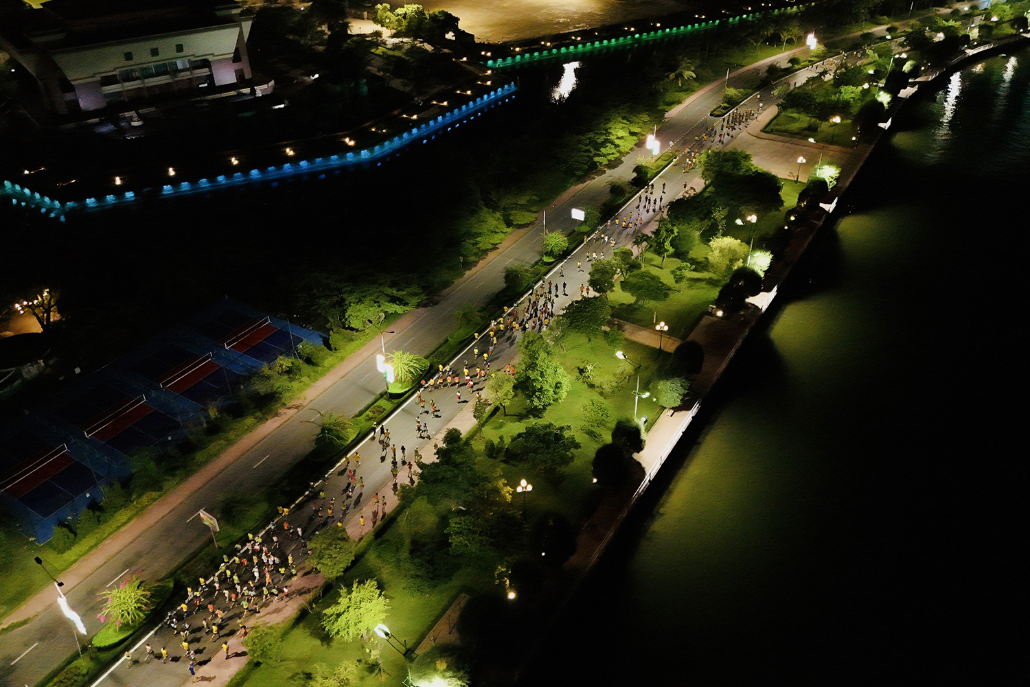 Hơn 3 000 vận động viên tham gia giải chạy “Quang Binh International Marathon 2024”