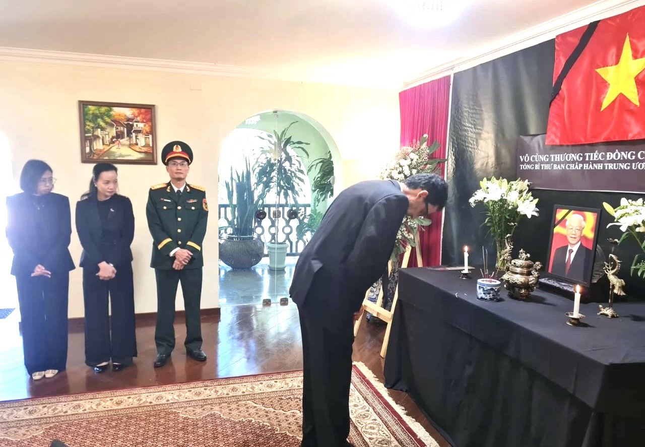 Đại sứ quán Việt Nam tại Brazil đón tiếp 40 đoàn đến viếng Tổng Bí thư Nguyễn Phú Trọng