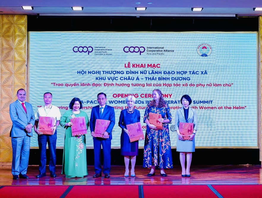 Trao quyền lãnh đạo Định hướng tương lai của hợp tác xã do phụ nữ làm chủ