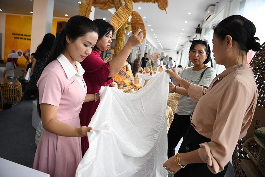 Hà Nội Giới thiệu trên 350 mẫu sản phẩm thủ công mỹ nghệ tiêu biểu