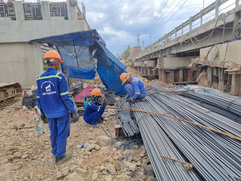 Đẩy nhanh tiến độ giải phóng mặt bằng dự án tăng cường kết nối giao thông Tây Nguyên