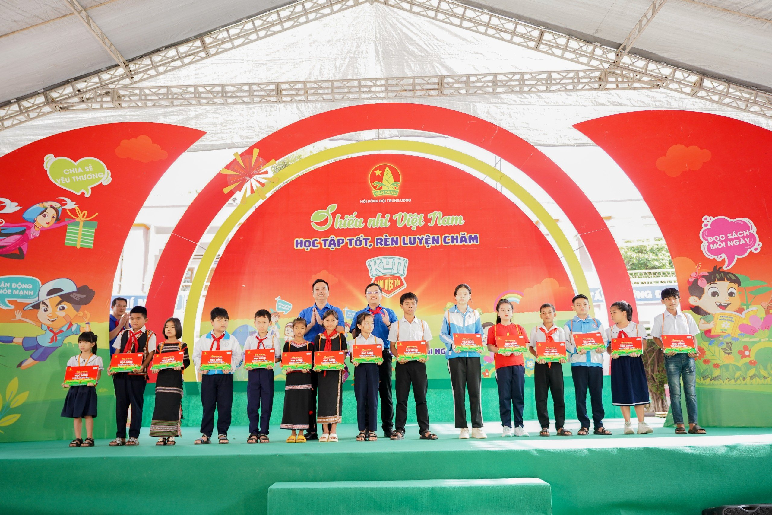 Ngày hội “Thiếu nhi Việt Nam - Học tập tốt, rèn luyện chăm” tại Kon Tum