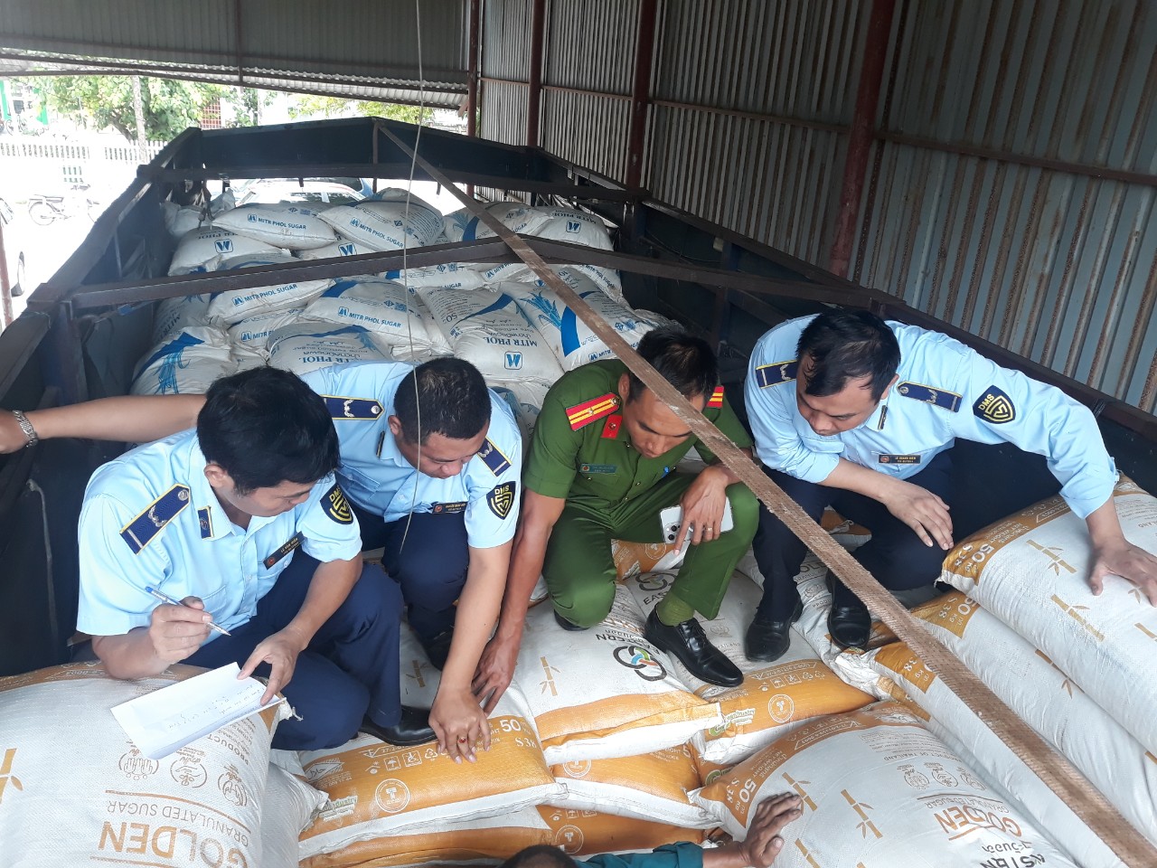Phát hiện gần 29 tấn đường cát không có hóa đơn chứng từ hợp pháp