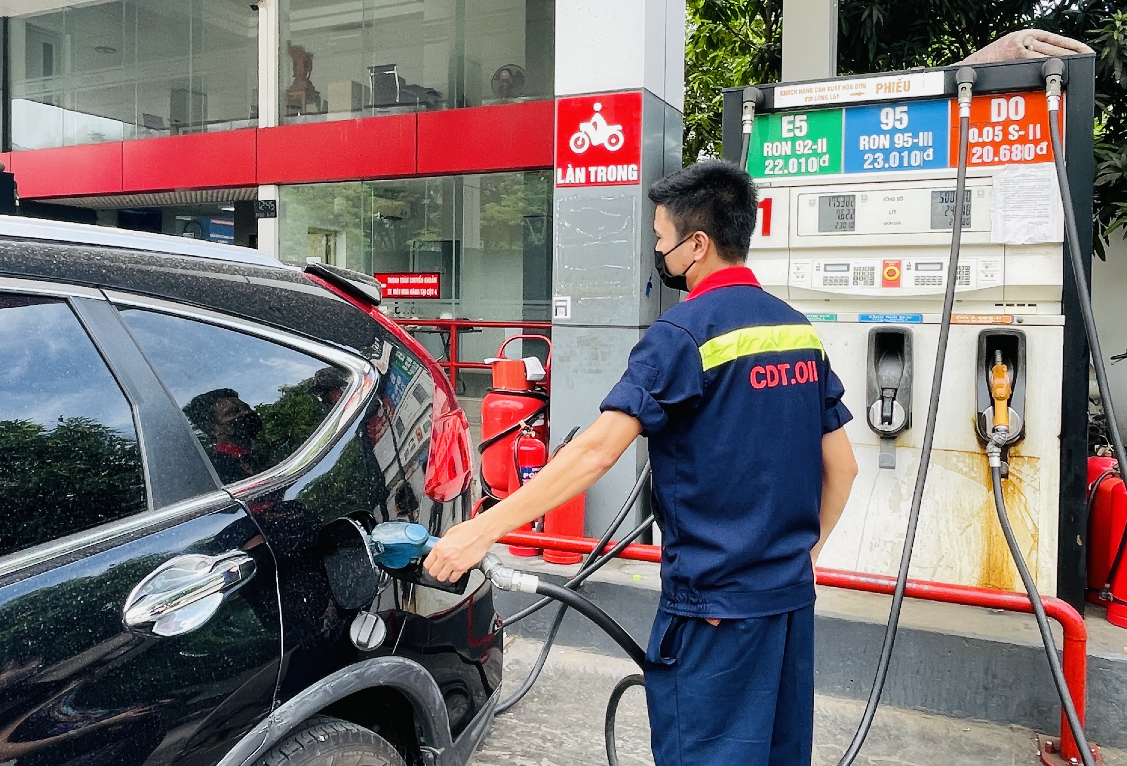 Giá xăng, dầu đồng loạt giảm mạnh
