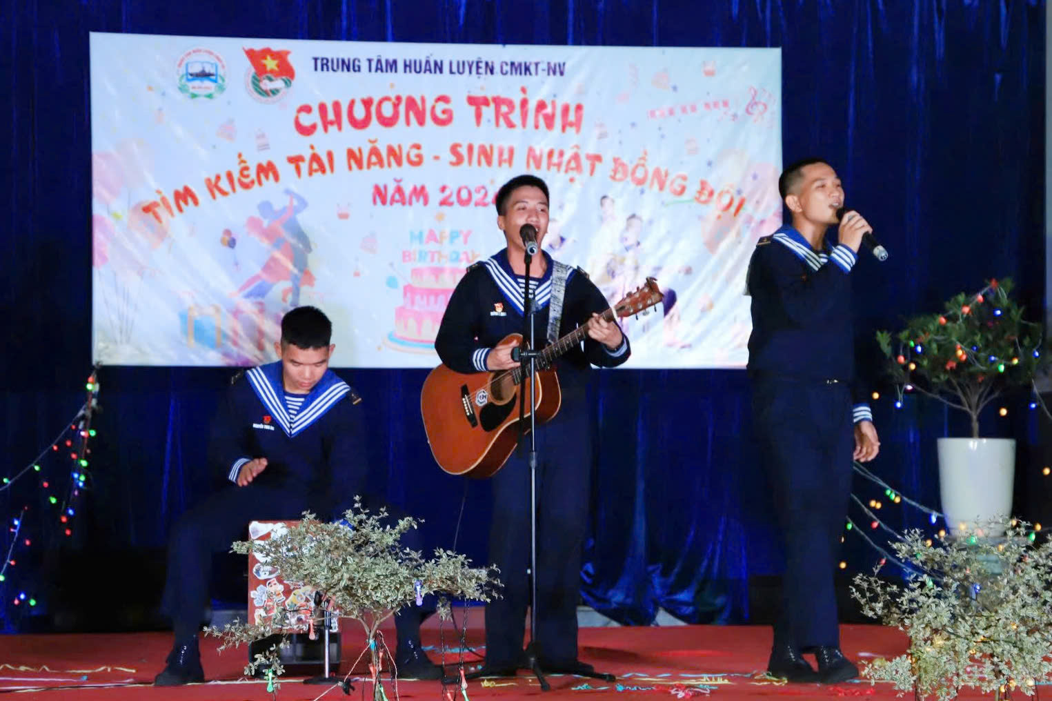 Sôi nổi chương trình Tìm kiếm tài năng và Sinh nhật đồng đội tại Vùng 3 Hải quân