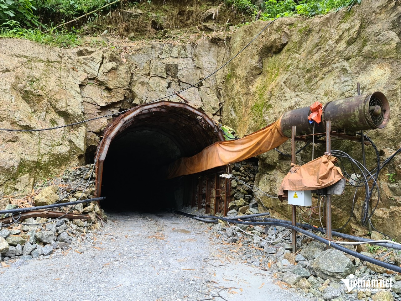 Sử dụng vật liệu nổ gây chết người xử lý ra sao