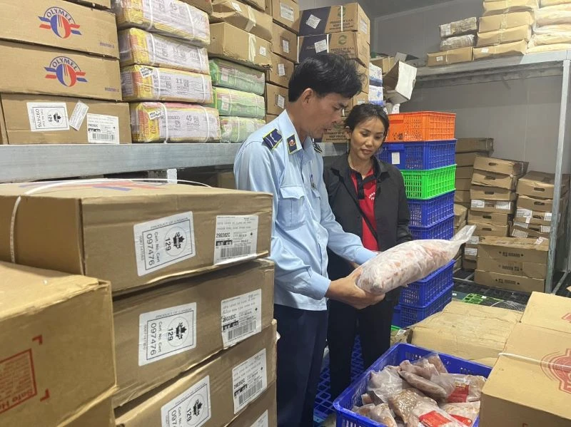 TP HCM Liên tục thu giữ thực phẩm đông lạnh không rõ nguồn gốc