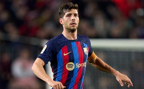 Barca chia tay công thần Sergi Roberto